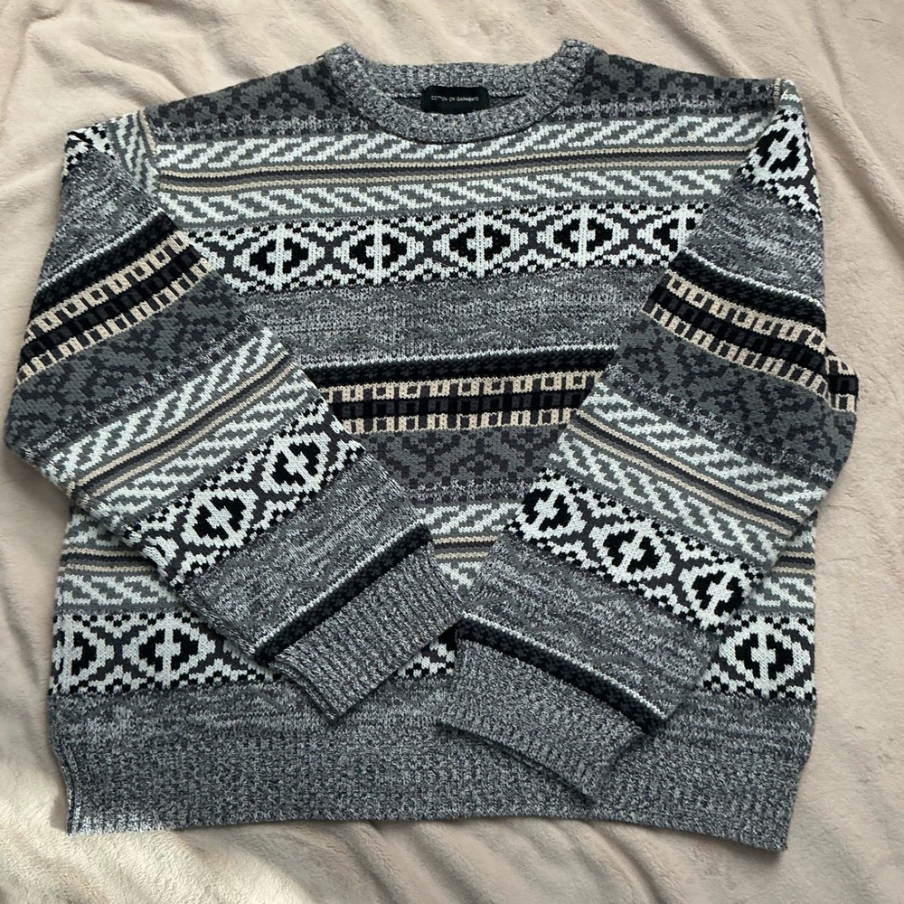 Cotton On Men's Black and Gray Patterned Crewneck Sweater